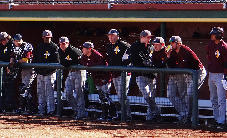 Bats Go Quiet in Road Loss