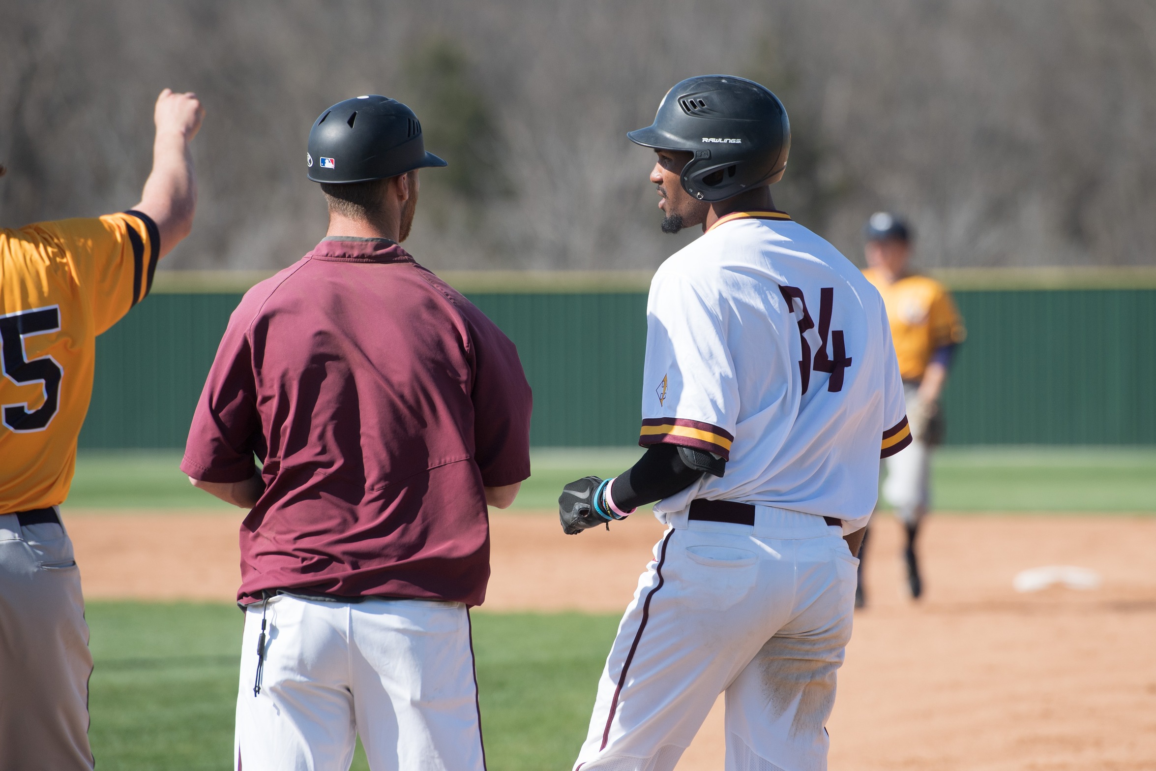 WARRIORS TALLY 19 HITS IN 18-8 WIN
