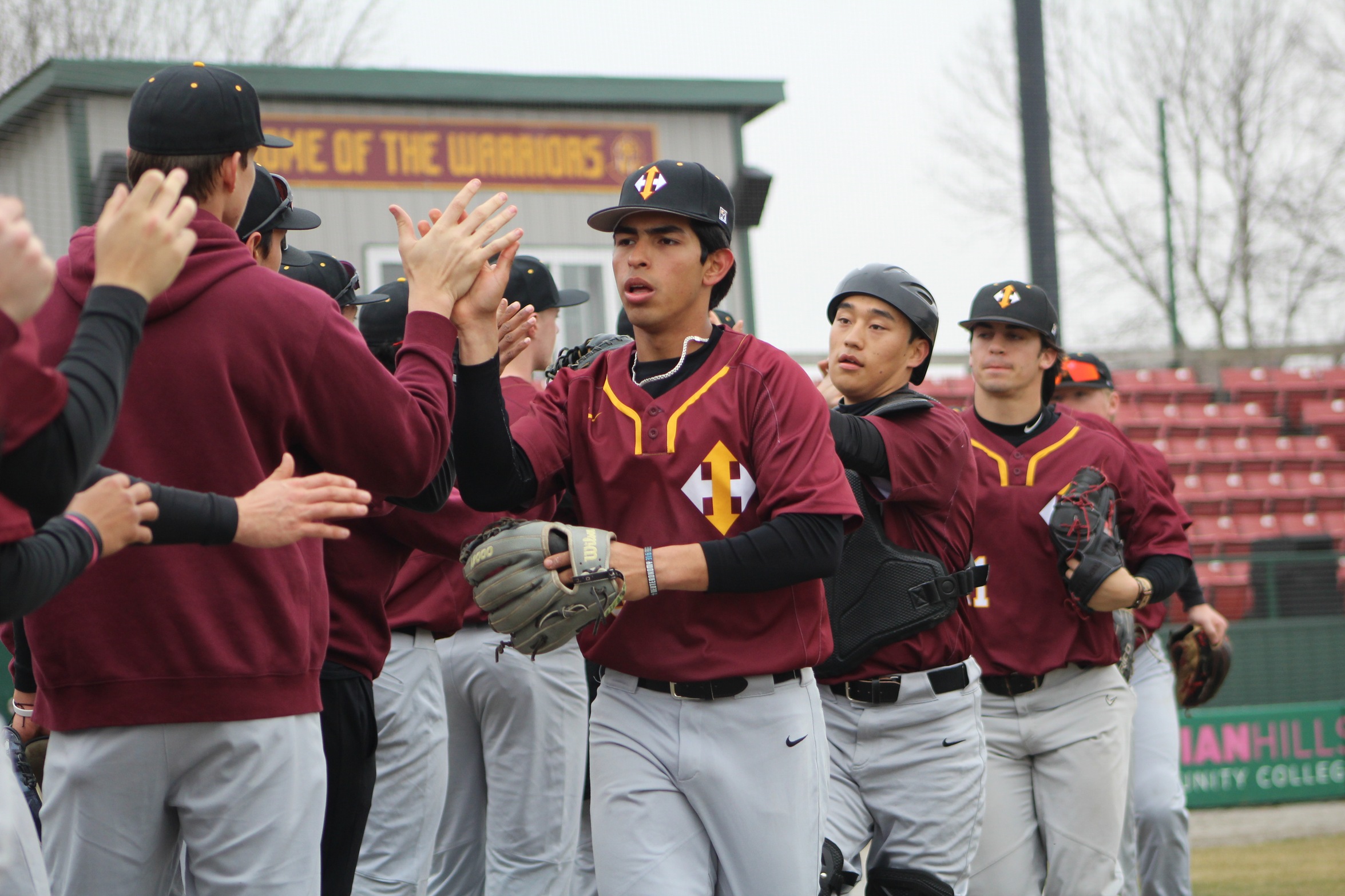 PITCHING LEADS WARRIORS TO SPLIT