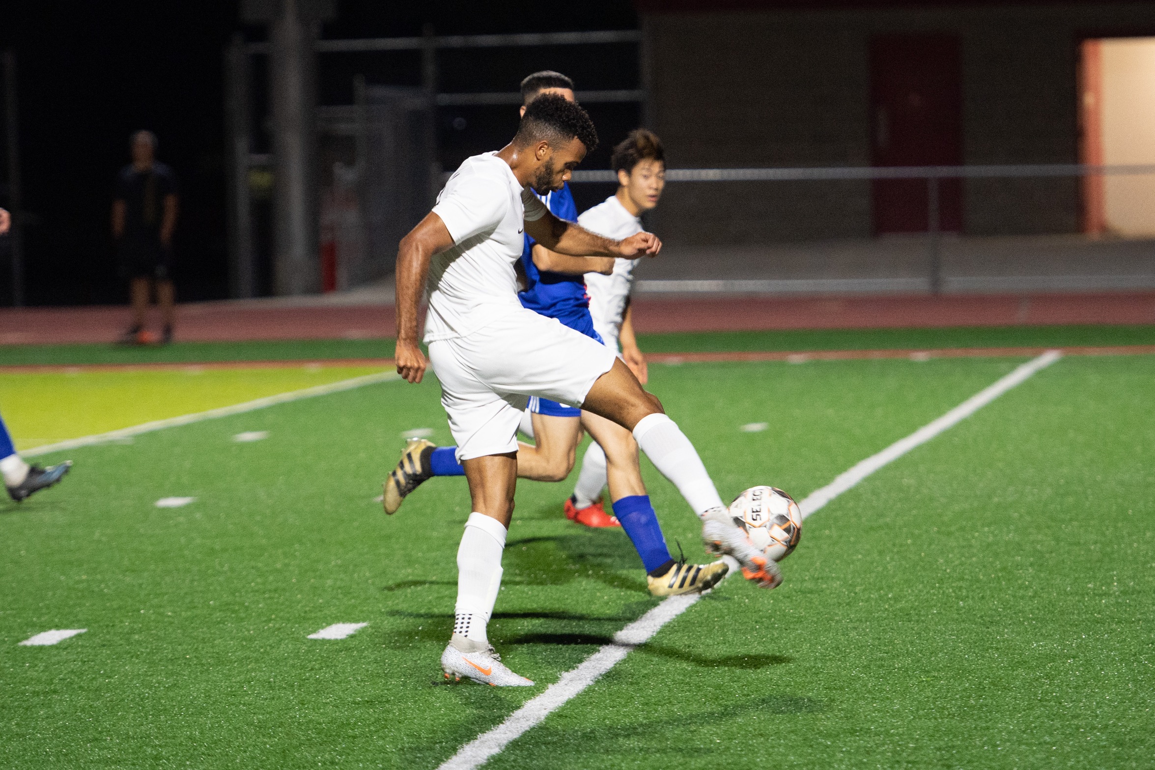 MEN'S SOCCER FALLS ON THE ROAD