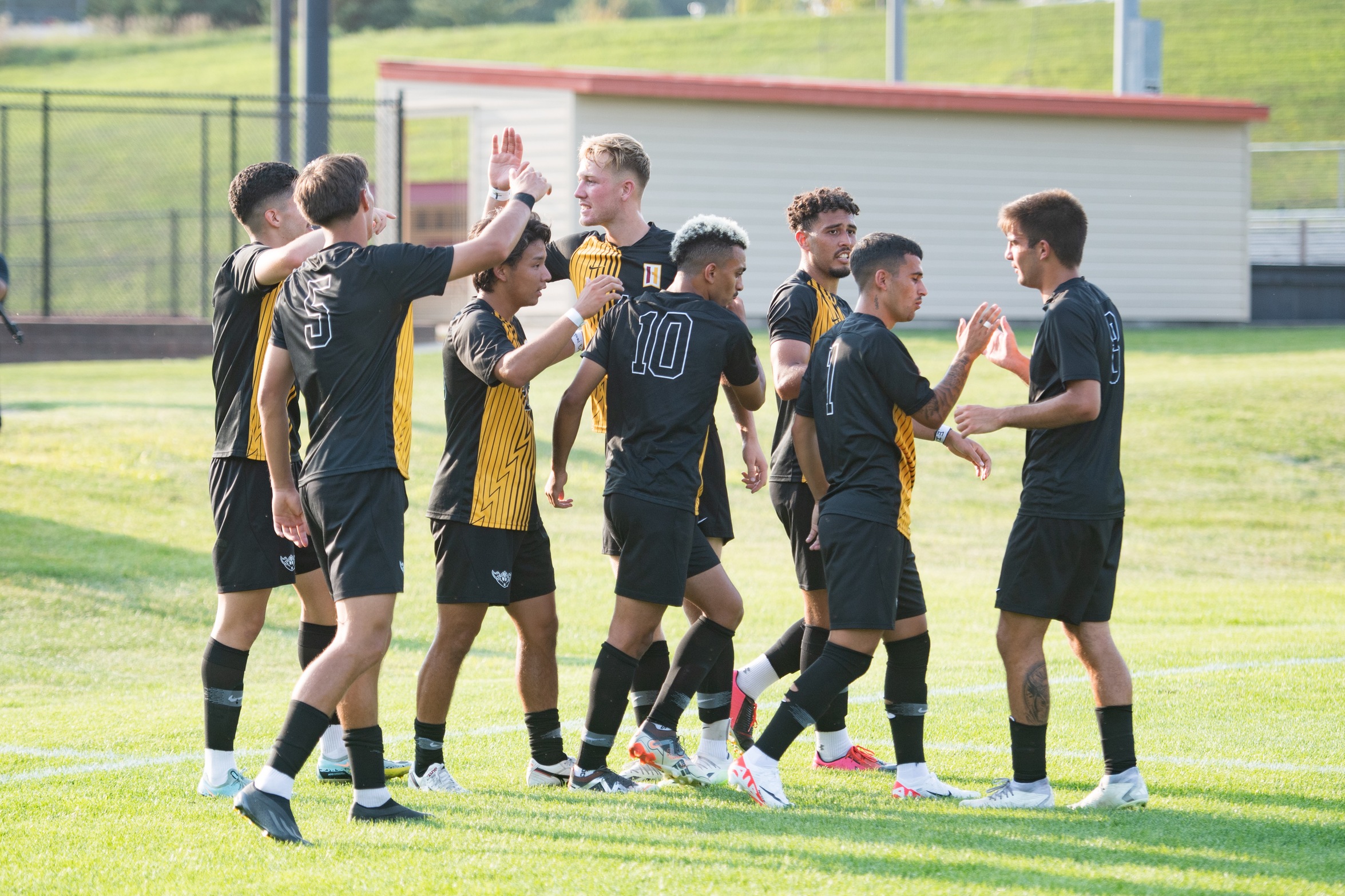 WARRIORS CLIMB TO NO. 12 IN NATIONAL POLL