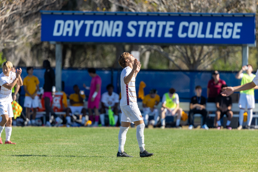 WARRIORS OPEN NATIONAL TOURNAMENT WITH 5-1 WIN
