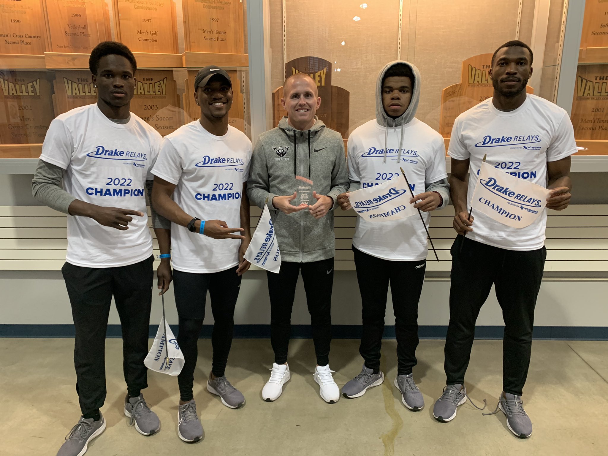 MEN'S 4X100 WINS TITLE AT DRAKE RELAYS
