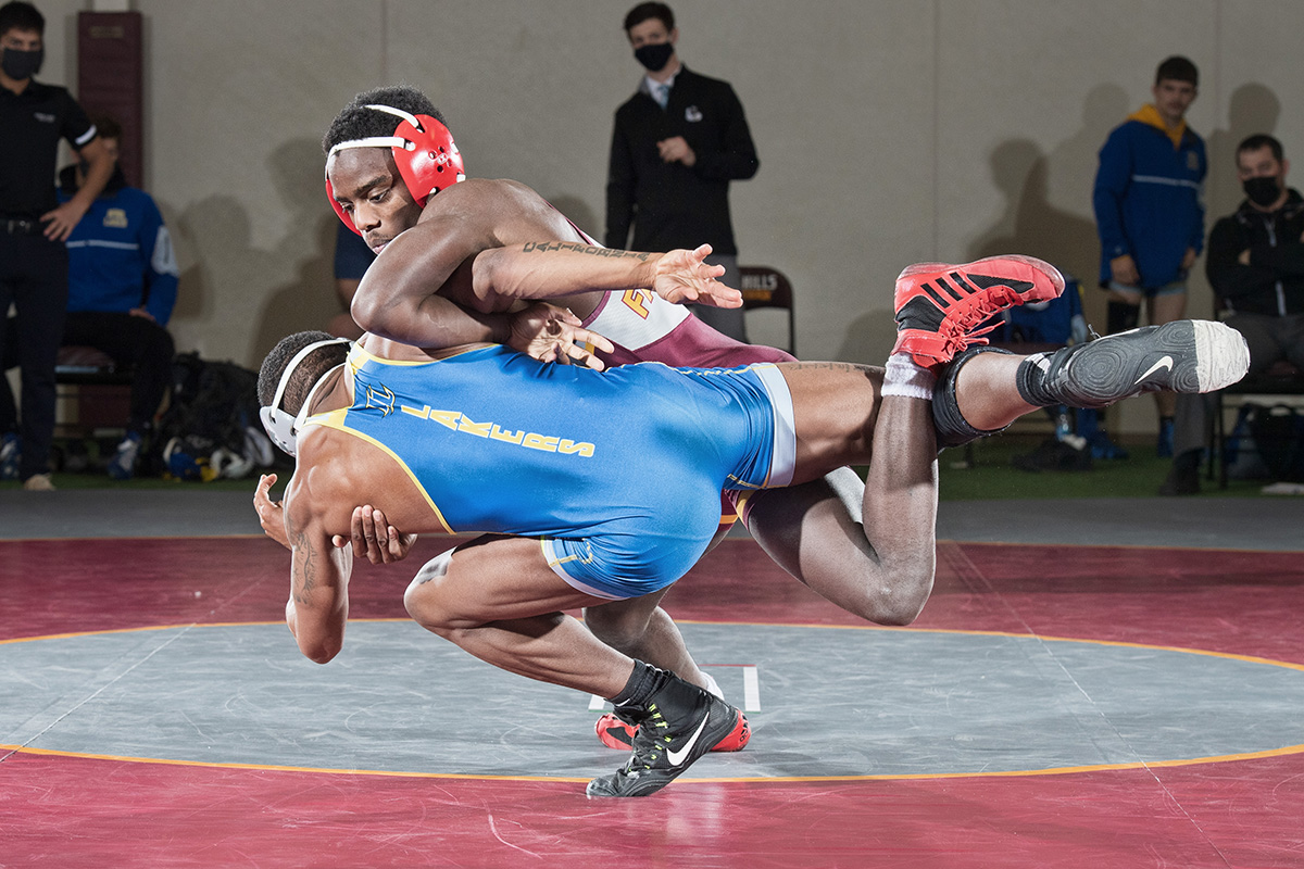 SURGING WARRIORS THROTTLE LAKERS, 39-12