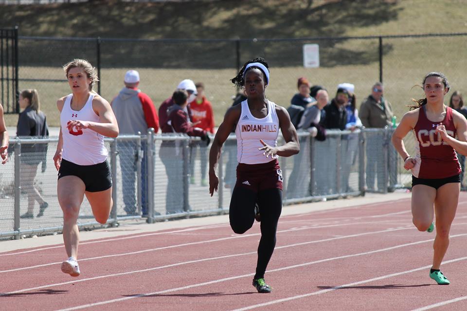 Peyton Coffin breaks 400m outdoor record.