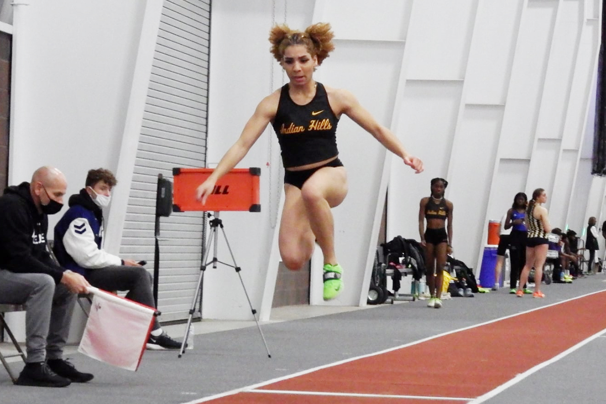 IHCC WOMEN CONTINUE CLIMB AT TRITON KANSAS CHALLENGE